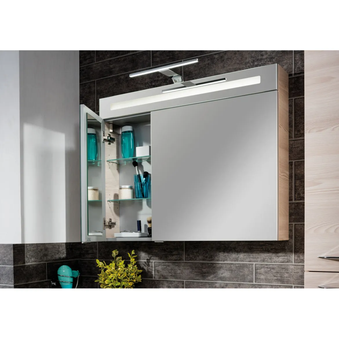 B.Clever LED-Spiegelschrank 90x71x16cm2 Tueren m. Schalter/Steckdose