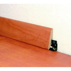 Befestigungs-Clip Stecksockelleiste