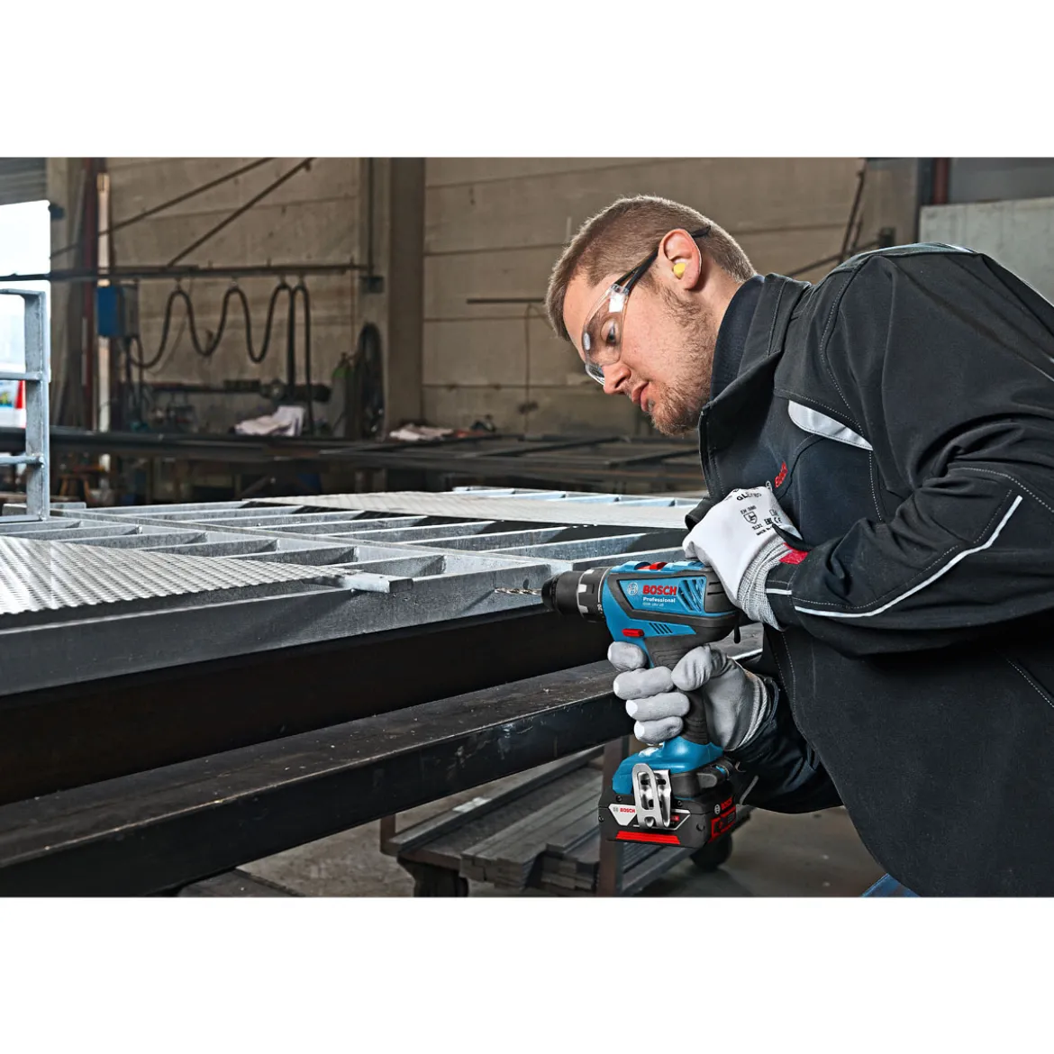 Bosch ProfessionalAkku-Bohrschrauber-Set GSR 18V-28 Professional 82-teiliges Zubehörset