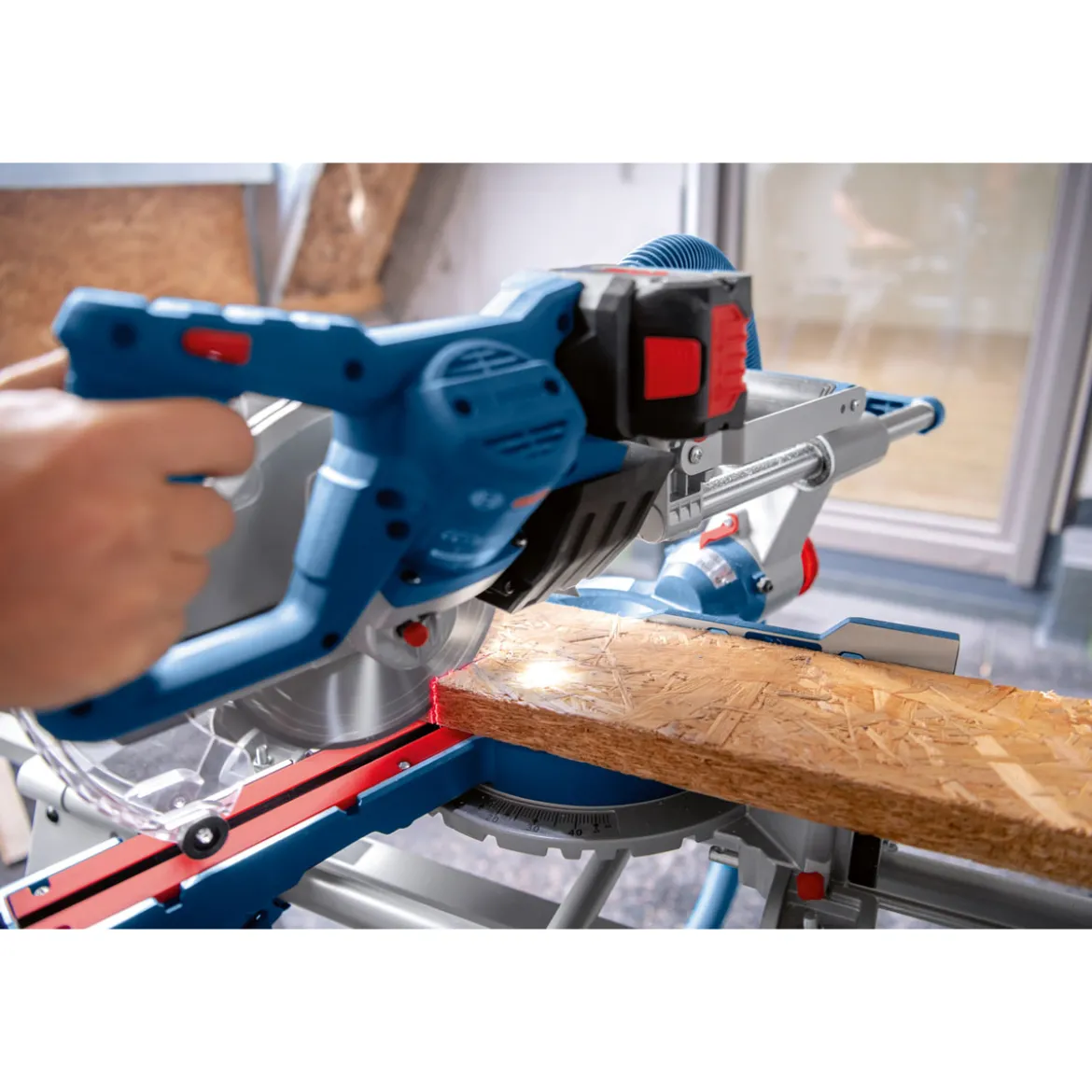 Bosch Professional Akku Kapp- und Gehrungssäge Biturbo GCM 18V-216 D