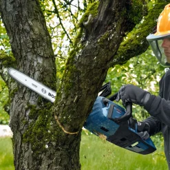 Bosch Professional Kettensäge 18V-40 Professional