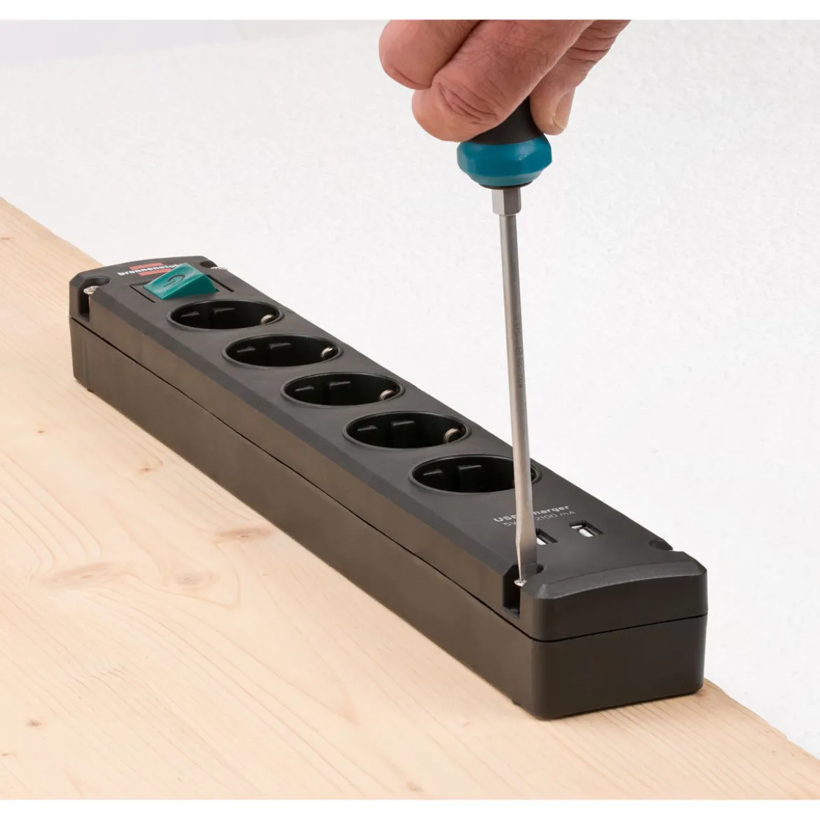 Bremounta 5fach mit USB schwarz DE 3mH05VV-F3G1,5 mit Schalter