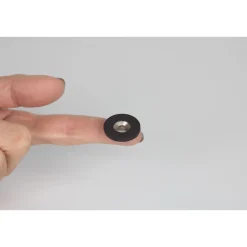Suki Magnet Neodym mit Senkbohrung Ø 22 x 4 mm, gummiert, schwarz