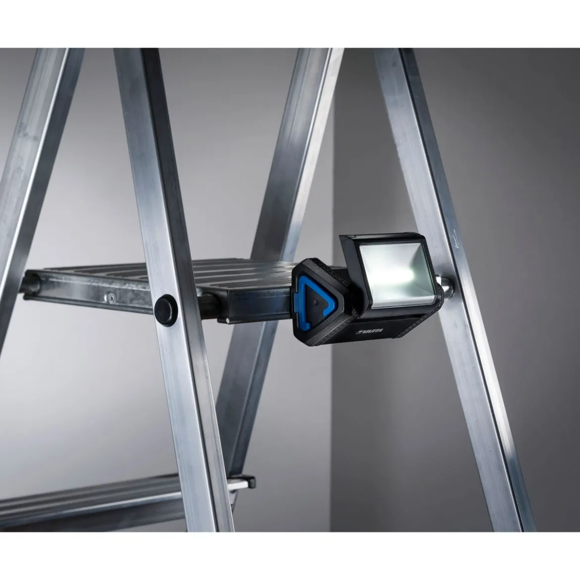 Varta LED-Taschenlampe Work Flex Area Light mit Batterien schwarz